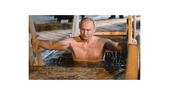 Путин ответил на вопрос австрийского телеканала о "полуголых" фотографиях