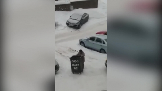 Креативное видео из Уфы: женщина "застолбила" парковку мусорным баком