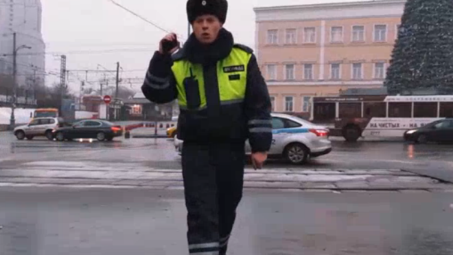 Танцующий полицейский в Москве, видео которого стало хитом интернета, оказался частью постановочного ролика