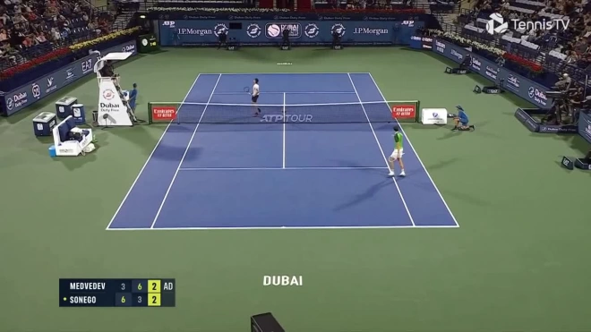 Медведев вышел в четвертьфинал турнира в Дубае