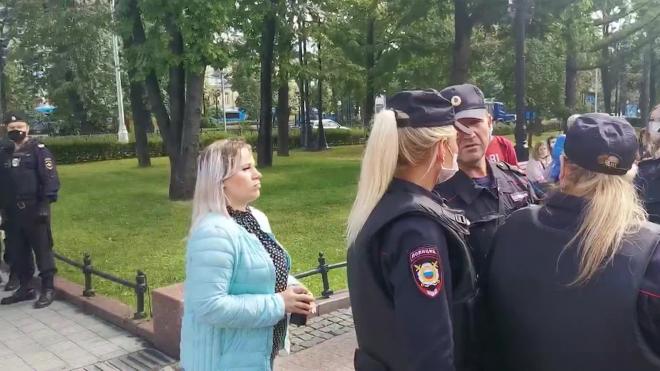 В Москве задерживают участников акции солидарности с Хабаровском