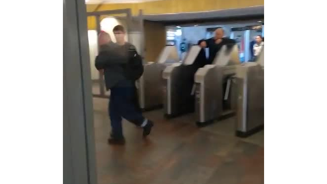 Петербуржец применил газовый баллончик на станции метро