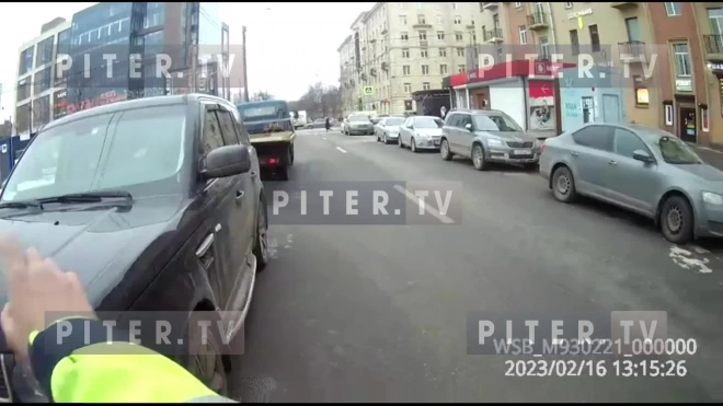 В переулке Матюшенко строптивый водитель совершил наезд на дорожного инспектора