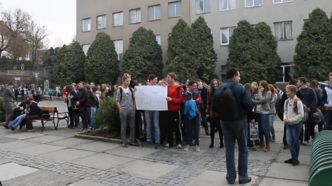 Украинские школьники взбунтовались из-за отмены каникул