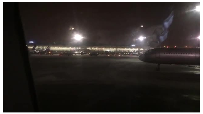 Очевидцы: рейс из Шереметьево в Петербург задержали больше, чем на два часа 