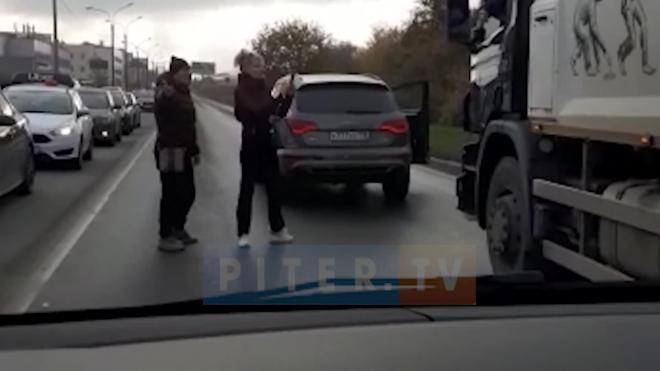 Разборка автомобилистов на Планерной попала на видео