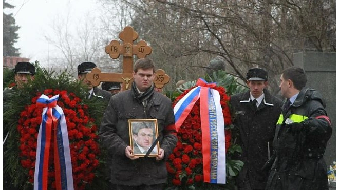 Александр Починок похоронен на Новодевичьем кладбище
