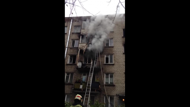 В Калининском районе не хватает пожарных для ликвидации пожара на улице Федосеенко