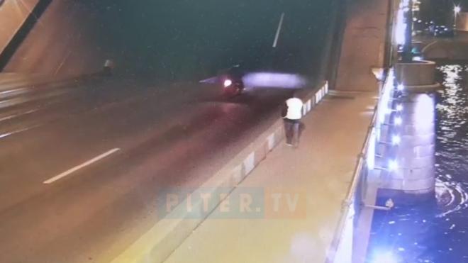 В Петербурге погиб мотоциклист, пытавшийся перепрыгнуть разведенный мост