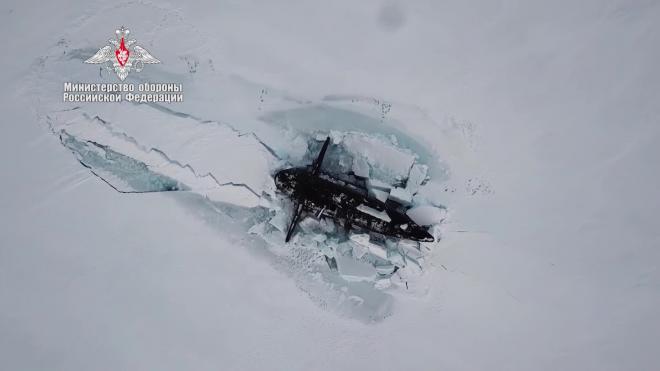 Три российские подлодки совершили синхронное всплытие в водах Арктики