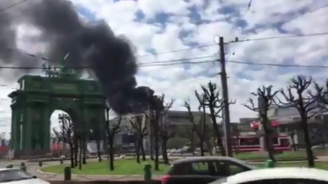 Санкт-Петербург: Пожар на крыше Кировского универмага попал на видео