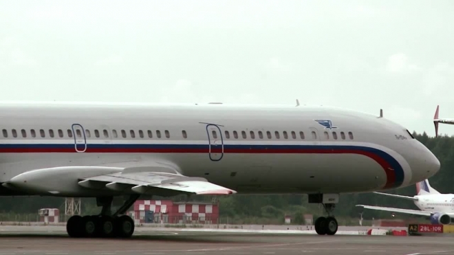 В Пулково приземлился "Боинг", у которого по пути из Москвы отказал один из двигателей