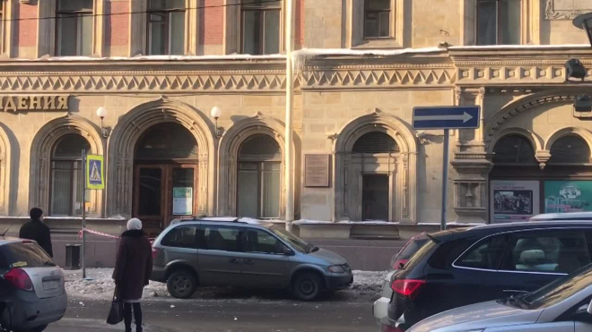 При очистке крыши от снега, на Дегтярной улице погиб рабочий из Киргизии