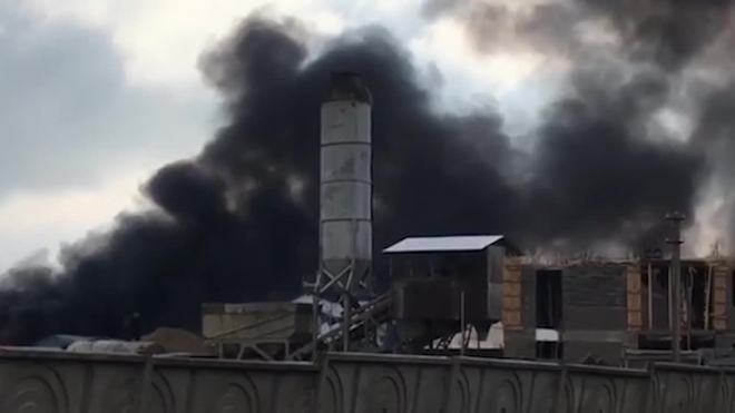 Мощный пожар на производственной базе в Анапе сняли на видео