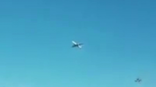Видео: В небе у аэропорта Внуково завис самолет
