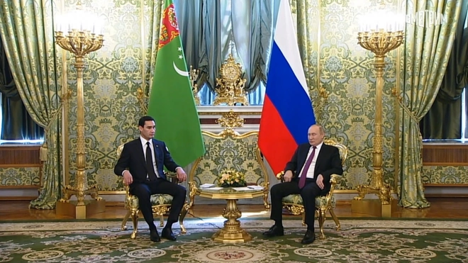 Путин пообещал посетить Туркмению