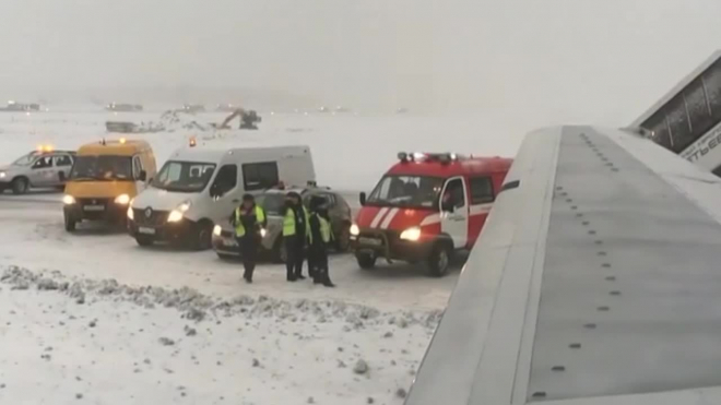 В Шереметьево за пределы взлетно-посадочной полосы выкатился самолет