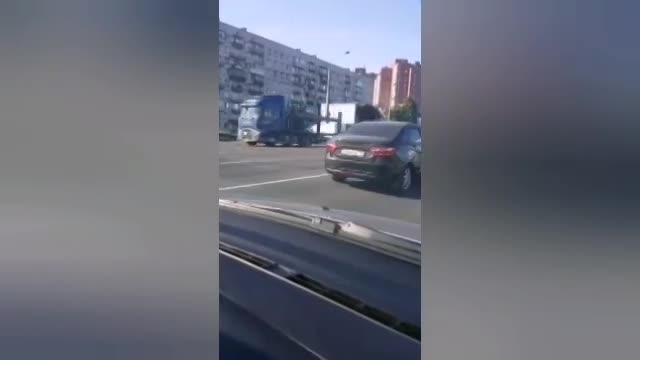 Две машины столкнулись на проспекте Маршала Жукова 