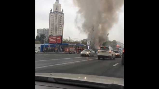 Москвичей шокировало видео с горящим автобусом на Кутузовском проспекте