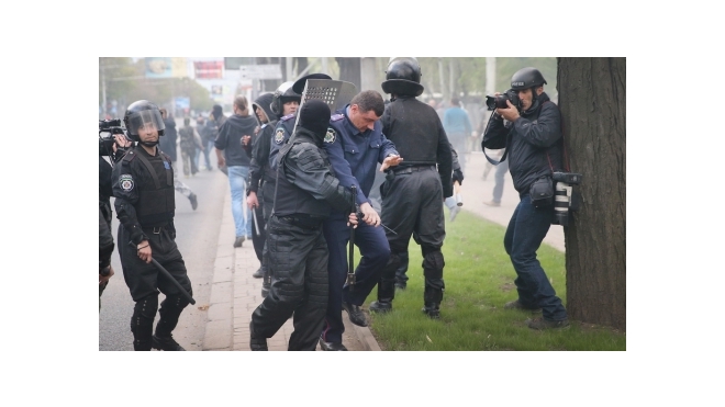 Новости Украины: митинг в Донецке 28.04.2014 перерос в кровавое побоище