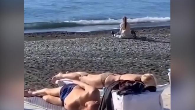 Оголившиеся на пляже Сочи в декабре россияне попали на видео