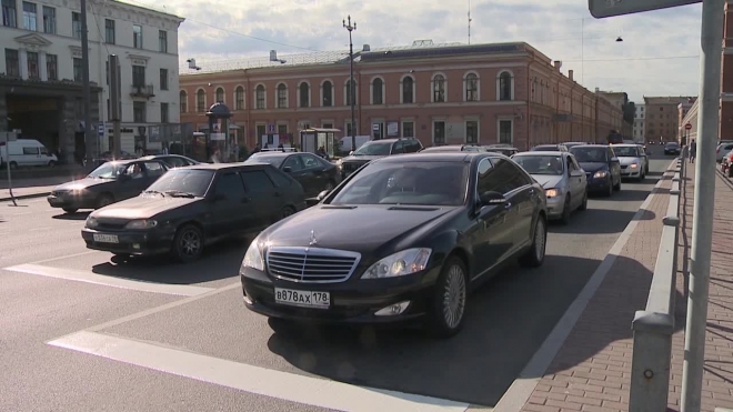 В Петербурге водитель ударил пешехода из-за замечания о манере вождения