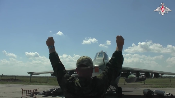 Минобороны показало кадры боевой работы экипажа Су-25