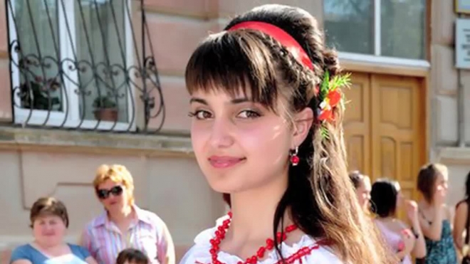 Вслед за «голой выпускницей» еще одна девушка с Украины покоряет интернет