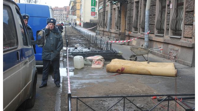 По факту гибели рабочего на Невском возбуждено уголовное дело