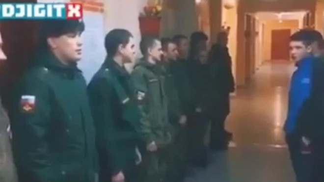 Солдаты из Чечни заставили сослуживцев скандировать "служим Ичкерии"