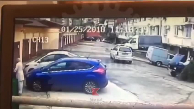 Скандальное видео из Сочи: Медсестры больницы вывезли пациента на каталке и выбросили у гаражей