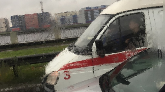 Карета скорой помощи попала в ДТП на Октябрьской набережной