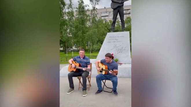 Депутаты-единороссы предстали в образе уличных музыкантов и сыграли Цоя