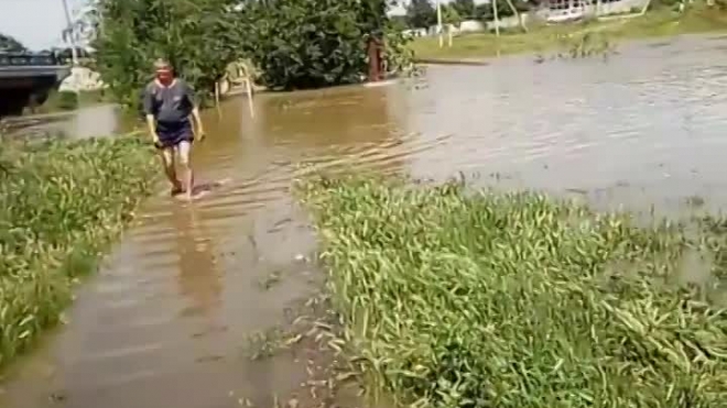 Видео: из-за прорыва дамбы на Ставрополье эвакуированы тысячи человек 