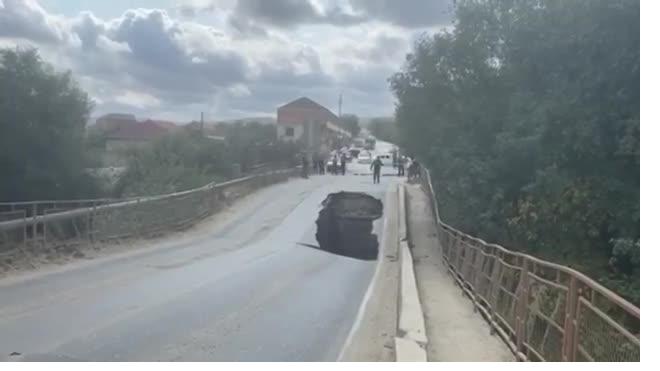 В Буйнакском районе Дагестана обрушился автомобильный мост 