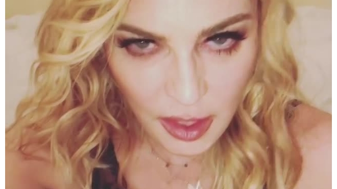Мадонна записала пугающее поздравление с Днем святого Валентина на видео