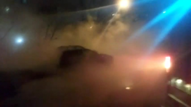 На Варшавской произошел прорыв ГВС: кипяток затопил припаркованные авто