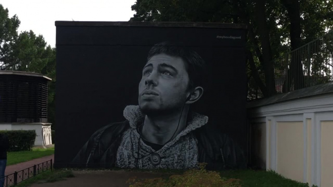 На площади Александра Невского закончили новое граффити с Сергеем Бодровым