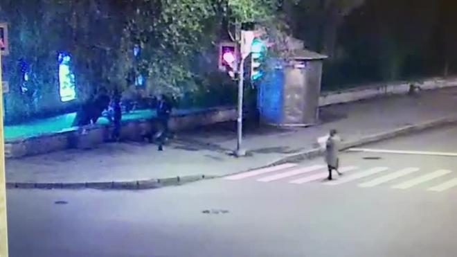 Полицейские задержали подозреваемого в избиении мужчины на улице Декабристов