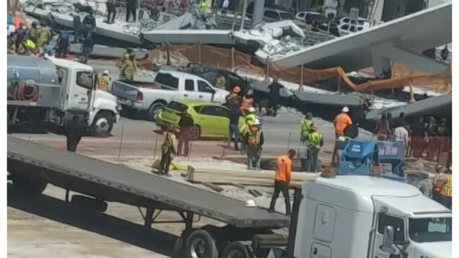 Видео из США: в Майами на автомобили обрушился пешеходный мост