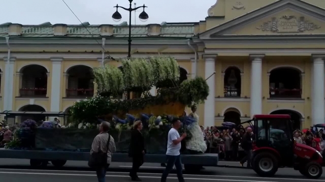 На Фестивале цветов в Александровском саду победу одержала «Радуга жизни»