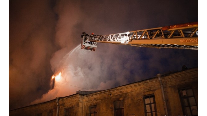 В Петербурге ночью горели бывшие казармы Семеновского полка на Звенигородской улице