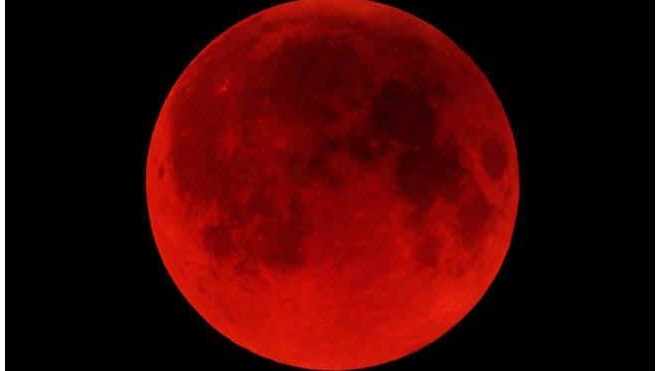 Лунное затмение 15 апреля: земляне увидели "кровавую луну"