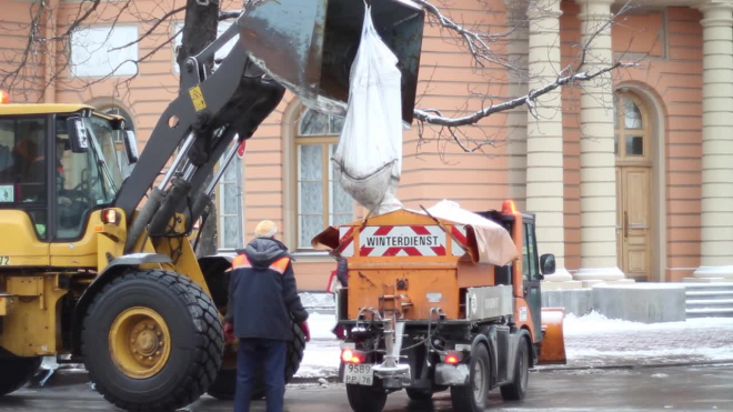 Прокуратура осталась недовольна уборкой снега и наледи в Петербурге