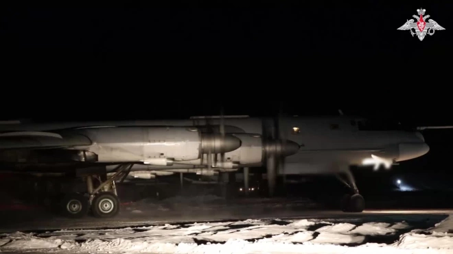 Минобороны: ракетоносцы Ту-95МС выполнили семичасовой полет над Беринговым морем
