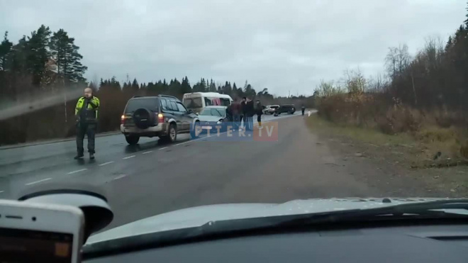 На границе с Финляндией столкнулись 4 автомобиля