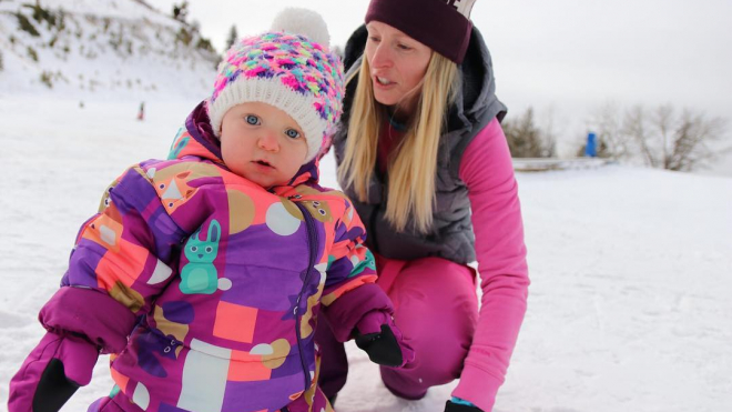 Самая маленькая годовалая сноубордистка восхитила соцсети