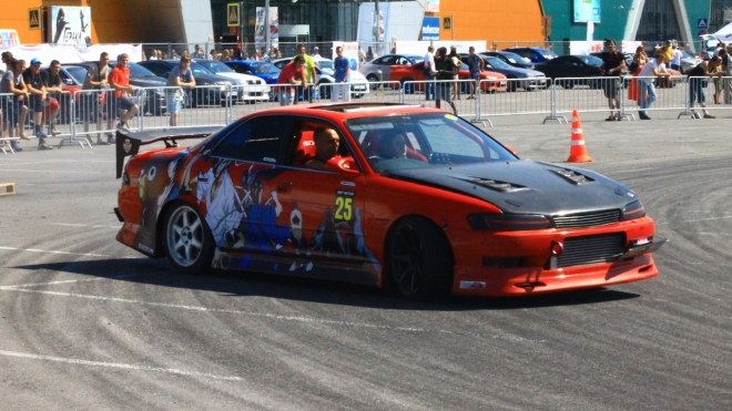 Любители спортивных автомобилей дрифтовали на фестивале «Автобум-2014»