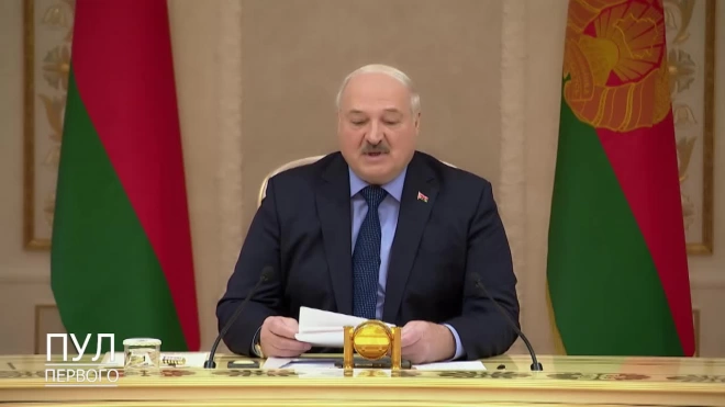 Лукашенко заявил, что сутки находился на связи с Путиным