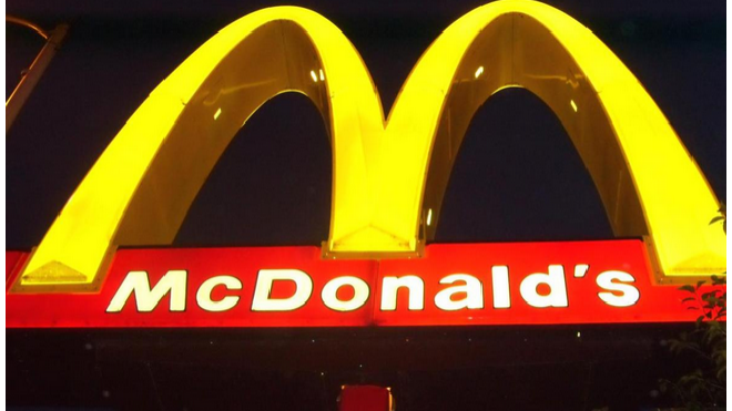 Москвичка, лишившаяся пальца в McDonalds, требует 4,5 млн рублей